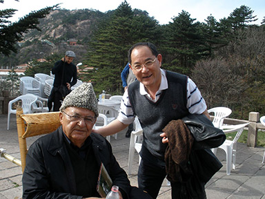 China-Huangshan-Mountain-Habeeb-SalloumCarried-by-Chair