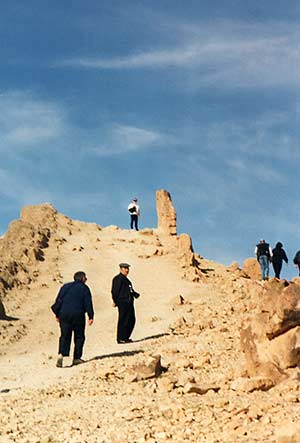 Author climbs to ridge overlooking Chébika