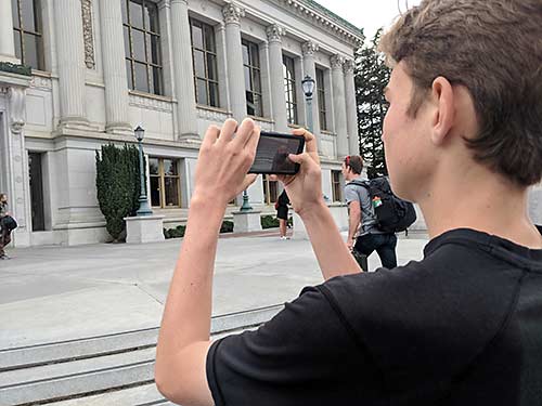 Aren Elliott photographs a UC Berkeley building in 2018