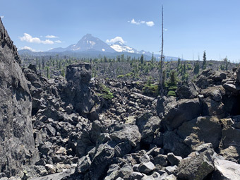 McKenzie River, Oregon, Cascades from the Lava River Trail